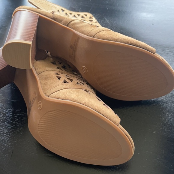 Nature Breeze Tan Suede Booties Sz 10 Laser Cutout Designs Open Toe 4 1/2” - Picture 8 of 12